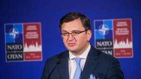 Le chef de la diplomatie ukrainienne, Dmytro Kouleba, s'exprime au terme d'une réunion de l'Otan à Riga où il était invité, le 1er décembre 2021