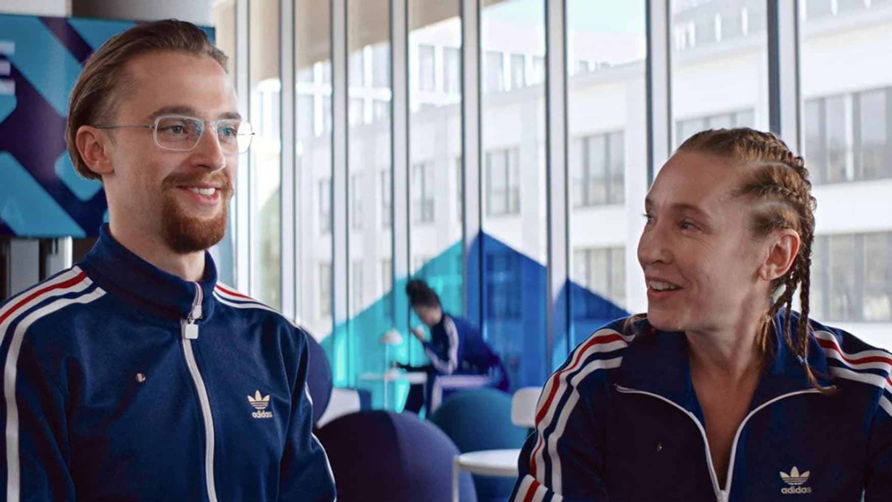 Benjamin Voisin et Emmanuelle Bercot dans "L'Esprit Coubertin"