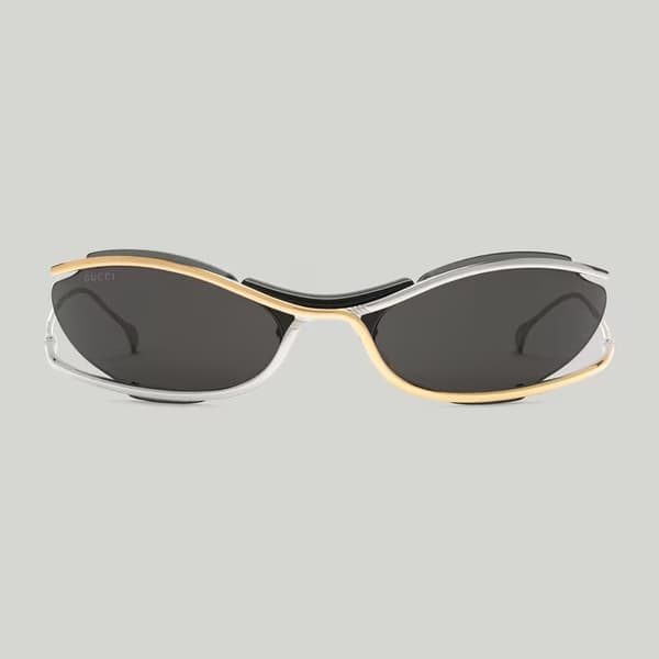 Les lunettes de soleil ovales par Gucci.