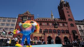 La mascotte de l'Eurovision, à la cérémonie d'ouverture, le 11 mai 2025 à Bâle.