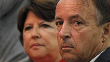 Jean-Pierre Bel, chef de file des socialistes au Sénat, a annoncé dimanche le basculement historique de la chambre haute du Parlement à gauche, alors que n'étaient pas encore connus tous les résultats. Le Sénat n'a jamais connu de majorité de gauche sous