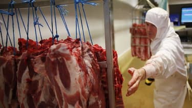 Un abattoir ferme en raison d'une série de cas de Covid-19.