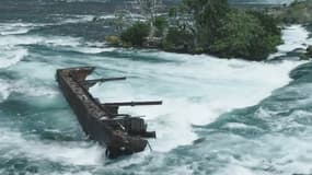 Un bateau coincé depuis un siècle en haut des chutes du Niagara se rapproche du précipice
