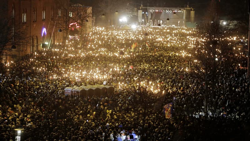 Près de 30.000 personnes de sont rassemblées, lundi soir à Copenhague, pour rendre hommage aux victimes des attaques de ce week-end.