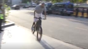 Gerard Piqué en vélo