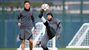 Neymar à l'entraînement devant Ander Herrera