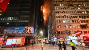 L'incendie dans une tour d'habitation en construction dans le quartier de Tsim Sha Tsui à Hong Kong, le 3 mars 2023.