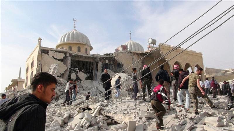 Une mosquée détruite à Maarat al Nouamane, dans la province d'Idlib, dans le nord de la Syrie, mercredi. L'armée syrienne suspendra ses opérations de vendredi matin à lundi, tout en se réservant le droit de riposter en cas d'attaque ou d'attentat des rebe