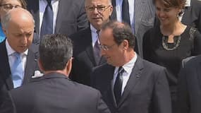 Laurent Fabius a failli prendre la place de François Hollande sur la photo de famille du gouvernement.