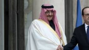 François Hollande et le prince héritier d’Arabie saoudite Mohammed bin Nayef, sur le perron de l’Elysée. 