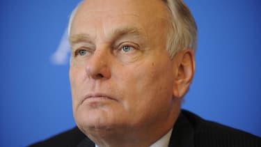 Dans le village pyrénéen de Vicdessos (Ariège), Jean-Marc Ayrault a filé lundi la métaphore du montagnard opiniâtre, faisant allusion à sa propre volonté de poursuivre sa mission à la tête du gouvernement et de garder le cap. /Photo prise le 17 avril 2013