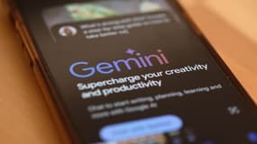 Gemini, l'IA de Google, sur un smartphone.