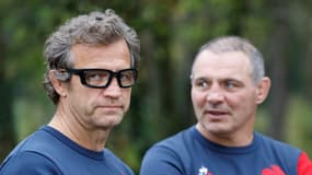 Le sélectionneur du XV de France Fabien Galthié et leur manager Raphaël Ibanez au centre du rugby de Marcoussis, le 15 novembre 2021  