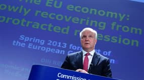 Le commissaire européen aux Affaires économiques et monétaires, Olli Rehn, a annoncé vendredi que la Commission européenne était prête à accorder un délai de deux ans à la France -jusqu'en 2015- pour ramener le déficit de ses finances publiques sous 3% du