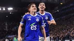 La joie des Argentins de Strasbourg Barco et Panichelli face à Auxerre le 29 octobre 2025