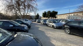 500 places seront supprimées des différents parkings du site d'ici février 2025.