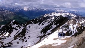 Au pic du Midi de Bigorre, dont le sommet flirte dans les Hautes-Pyrénées avec les 2870 mètres, une augmentation de la température moyenne de 1,7°C a été enregistrée depuis 1880.