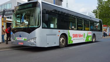 Un bus électrique BYD circulant sur le réseau urbain de Bonn, en Allemagne.