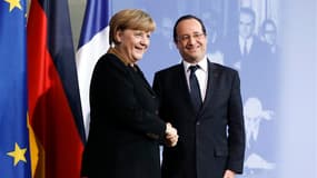 La chancelière allemande Angela Merkel et François Hollande ont promis mardi à Berlin, à l'occasion du 50e anniversaire du traité d'amitié qui a scellé la réconciliation entre leurs deux pays en 1963, des "initiatives ambitieuses" pour approfondir l'intég