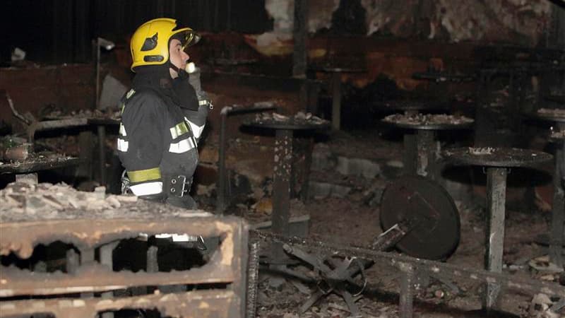 Six personnes sont mortes dans la nuit de samedi à dimanche dans l'incendie d'une discothèque à Novi Sad, dans le nord de la Serbie. Les victimes, âgées d'une vingtaine d'années, ont pour la plupart été mortellement intoxiquées par les fumées après s'être