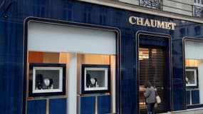 L'enseigne Chaumet rue François 1er à Paris, le 27 juillet 2021