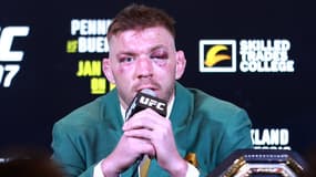 Dricus Du Plessis en conférence de presse après sa victoire face à Sean Strickland