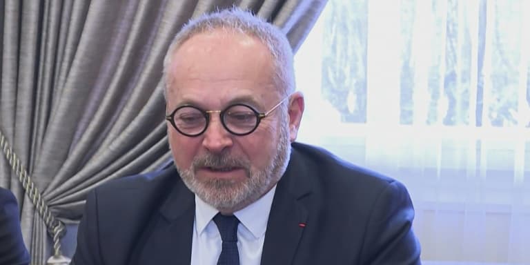 Capture d'écran d'une vidéo diffusée par Télé Liban le 13 février 2020 montrant le sénateur français Joël Guerriau lors d'une visite au Liban