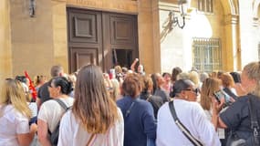 Plusieurs dizaines d'Atsem sont entrés dans l'hôtel de ville de Marseille ce jeudi 30 mai.