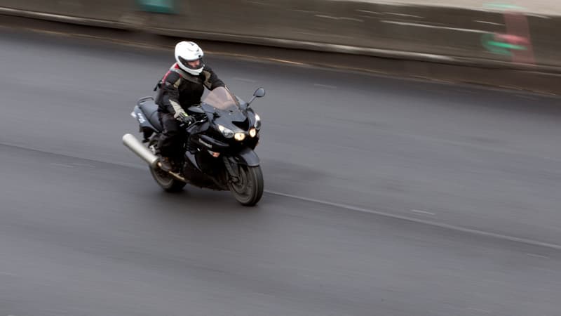 Le permis de conduire du motard portait, à cause d'une erreur administrative, la mention permis A.