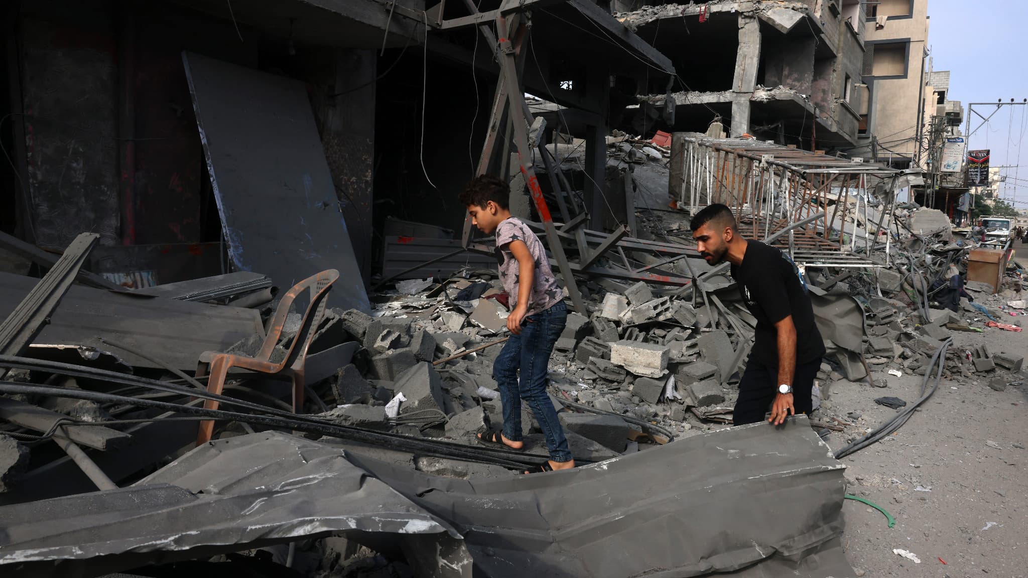 Des bâtiments détruits à Rafah, dans la bande de Gaza, après des frappes israéliennes, le 28 octobre 2023.