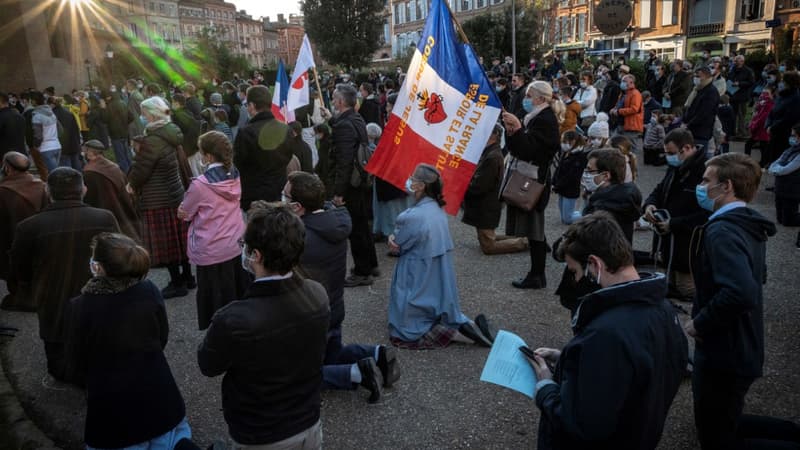 Des catholiques rassemblés à Toulouse ce dimanche pour le retour de la messe.