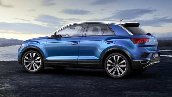 Le T-Roc reprend le design efficace de Volkswagen, et contrairement aux concepts préparant son arrivée, Volkswagen n'a pas joué la carte du SUV coupé. Le T-Roc a quatre portes et un hayon.