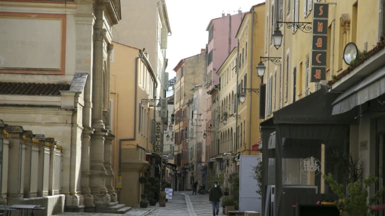 Un rue déserte à Ajaccio, en Corse, le 30 octobre 2020, premier jour du second confinement (photo d'illustration)