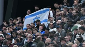 Un drapeau israélien dans les tribunes du Tottenham Stadium lors de Tottenham-Fulham (2-0), le 23 octobre 2023
