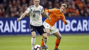 Toni Kroos (Allemagne) et Frenkie de Jong (Pays-Bas)