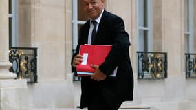 Jean-Yves Le Drian sur le perron de l'Elysée en septembre 2013.