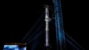 La fusée Starship de SpaceX, et son propulseur Super Heavy, à la base spatiale Starbase, le 10 février 2022 près de Boca Chica, dans le sud du Texas, 