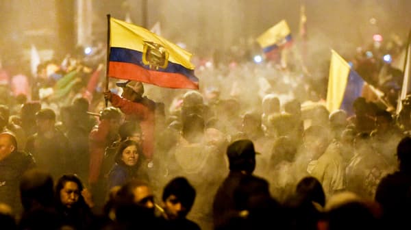 Le mouvement indigène célèbre le retrait d'un décret sur la hausse des carburants à Quito, en Equateur, le 13 octobre 2019 Le mouvement indigène célèbre le retrait d'un décret sur la hausse des carburants à Quito, en Equateur, le 13 octobre 2019