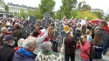 Des milliers de personnes sont sont réunis à Paris le 2 octobre pour montrer leur soutien aux femmes iraniennes. 