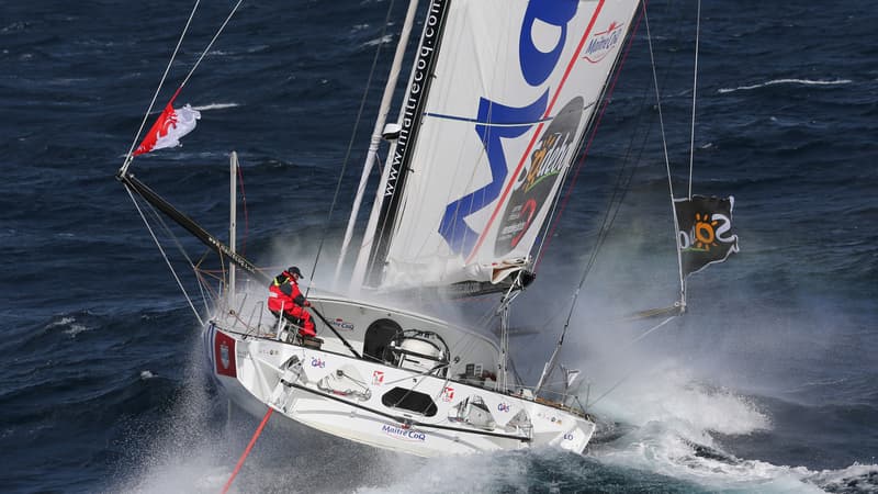 Jérémie Beyou à bord de son bateau Maitre Coq le 25 août 2012.