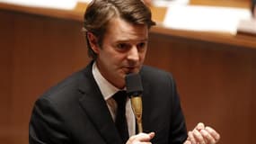 François Baroin a déclaré mercredi qu'un texte de loi serait certainement présenté au Parlement en février pour mettre en oeuvre l'objectif du gouvernement d'accroître la compétitivité et l'emploi en France. Le ministre des Finances a précisé qu'aucun arb