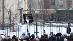 Le cercueil de l'opposant russe Alexeï Navalny lors de ses funérailles, dans le quartier de Maryino à Moscou, le vendredi 1er mars 2024.