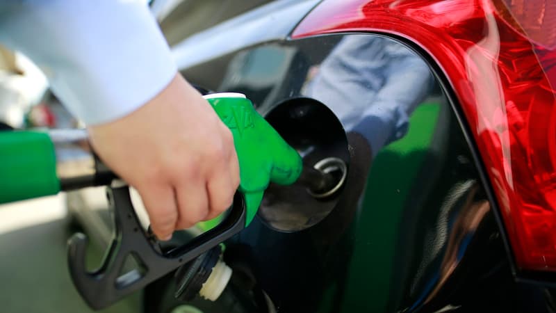 Le litre de gazole, carburant le plus vendu en France avec environ 80% des volumes, valait en moyenne 1,56 euro.
