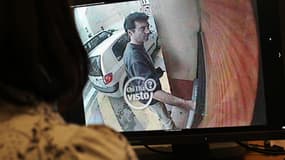 Une image de Xavier Dupont de Ligonnès capturée par une caméra de vidéosurveillance de Roquebrune-sur-Argens (Var), le 14 avril 2011, et diffusée à la télévision italienne en mai 2011.