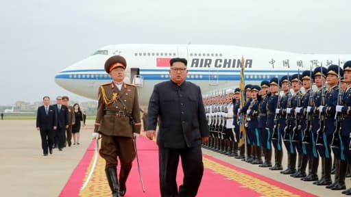 Photo fournie le 13 juin 2018 par l'agence nord-coréenne Kcna du leader nord-coréen Kim Jong Un à son arrivée à l'aéroport de Pyongyang après le sommet avec le président américain Donald Trump à Singapour