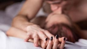 Le reportage sur la réouverture des clubs échangistes dérape: une journaliste danoise fait l'amour en direct à la radio
