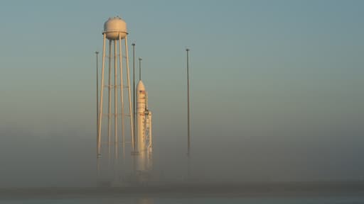 La fusée Antares avec à son bord la capsule non habitée Cygnus sur la base de lancement de Wallops aux Etats-Unis.