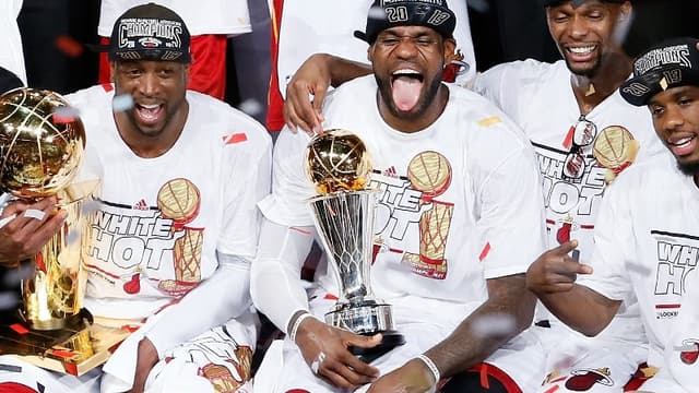 LeBron James, champion NBA avec Miami et MVP des finales