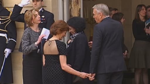 Nicole Bricq sur le perron de Matignon avec Jean-Marc et Brigitte Ayrault.