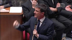 Valls: Le gouvernement "fera tout" pour que la loi Macron passe